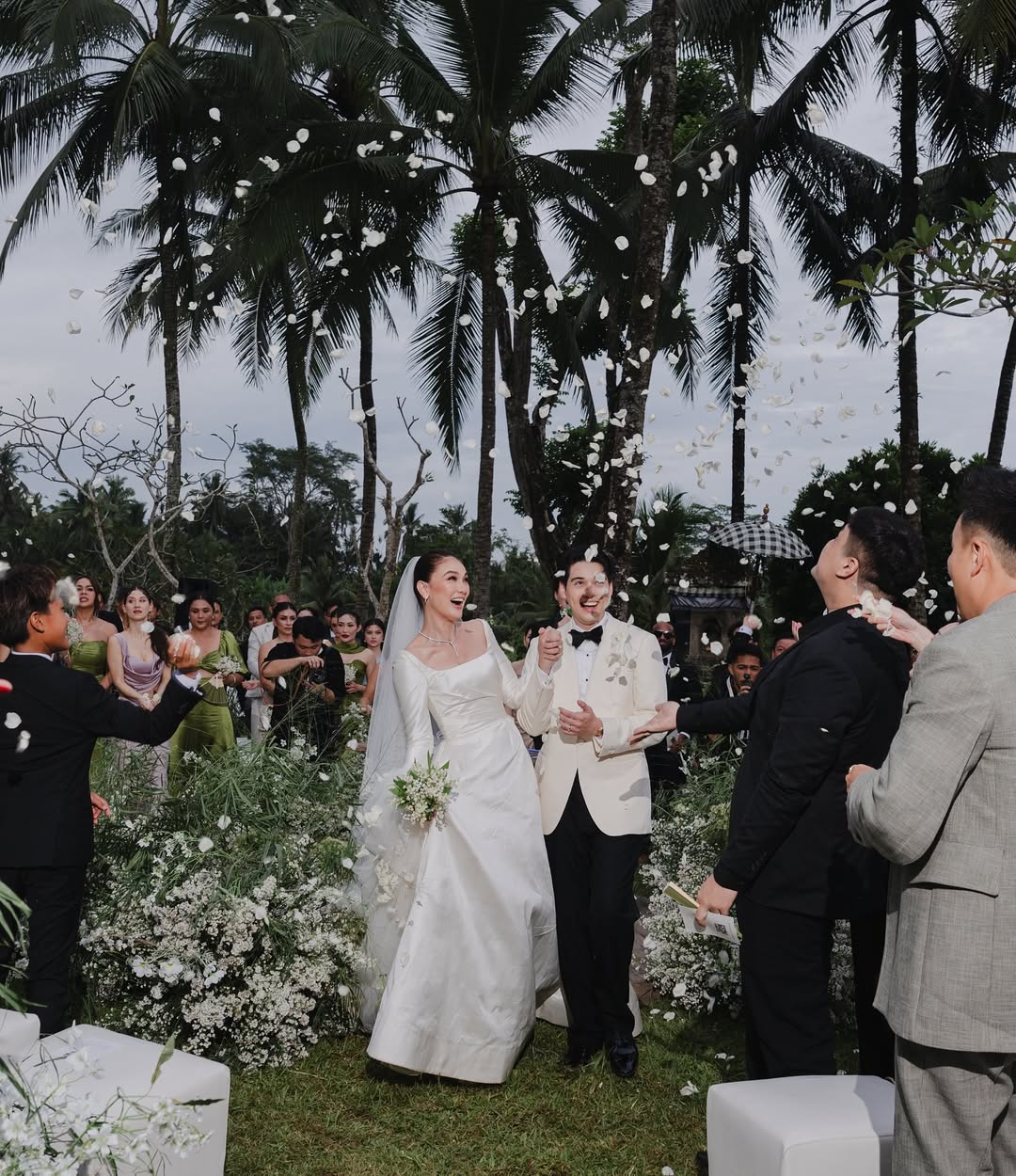 Potret saat acara Pernikahan Luna Maya dan Maxime Bouttier