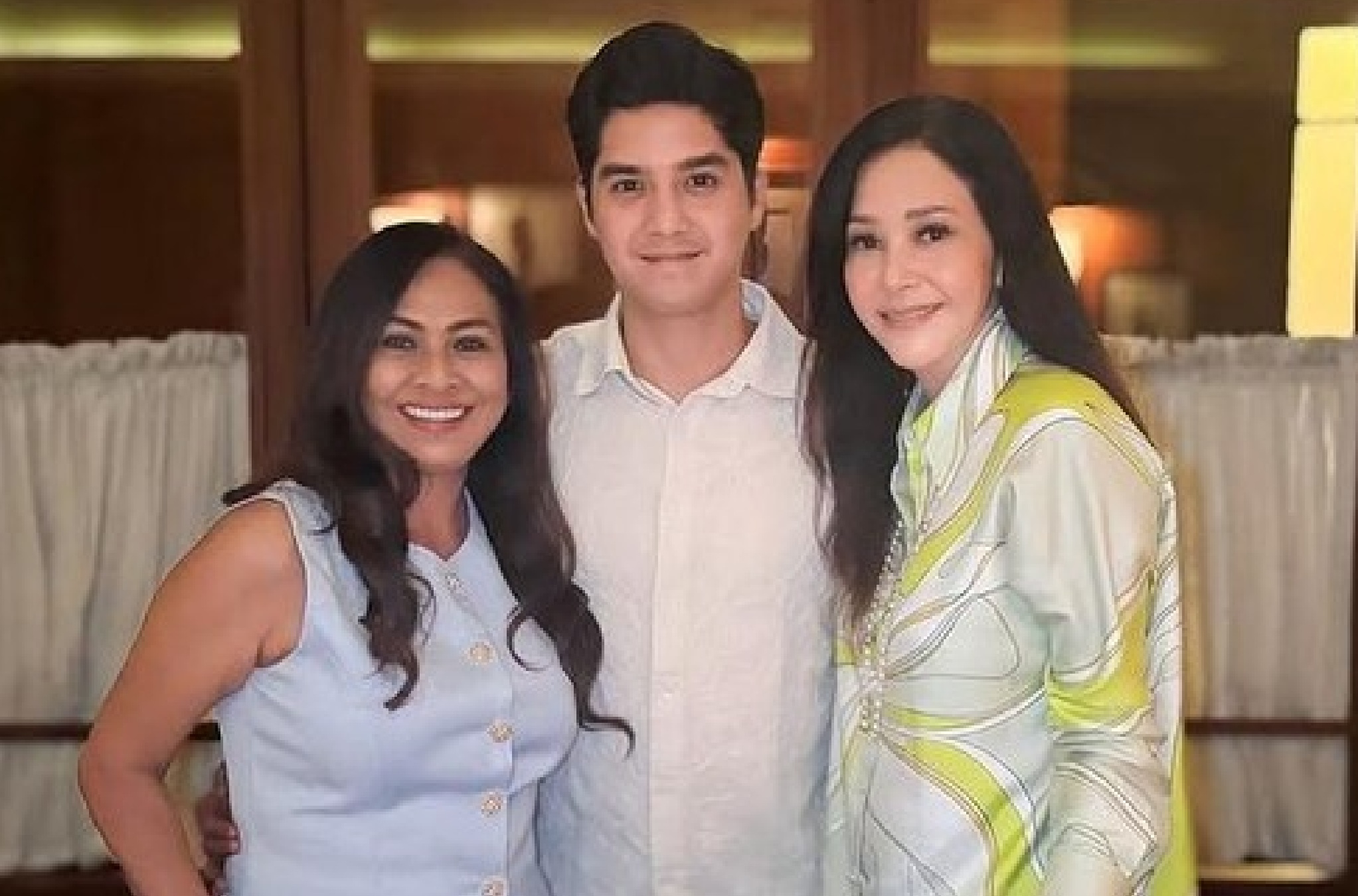 Maia Estianty, Al Ghazali dan Risa Dewi ketika bertemu di salah satu tempat di Jakarta.