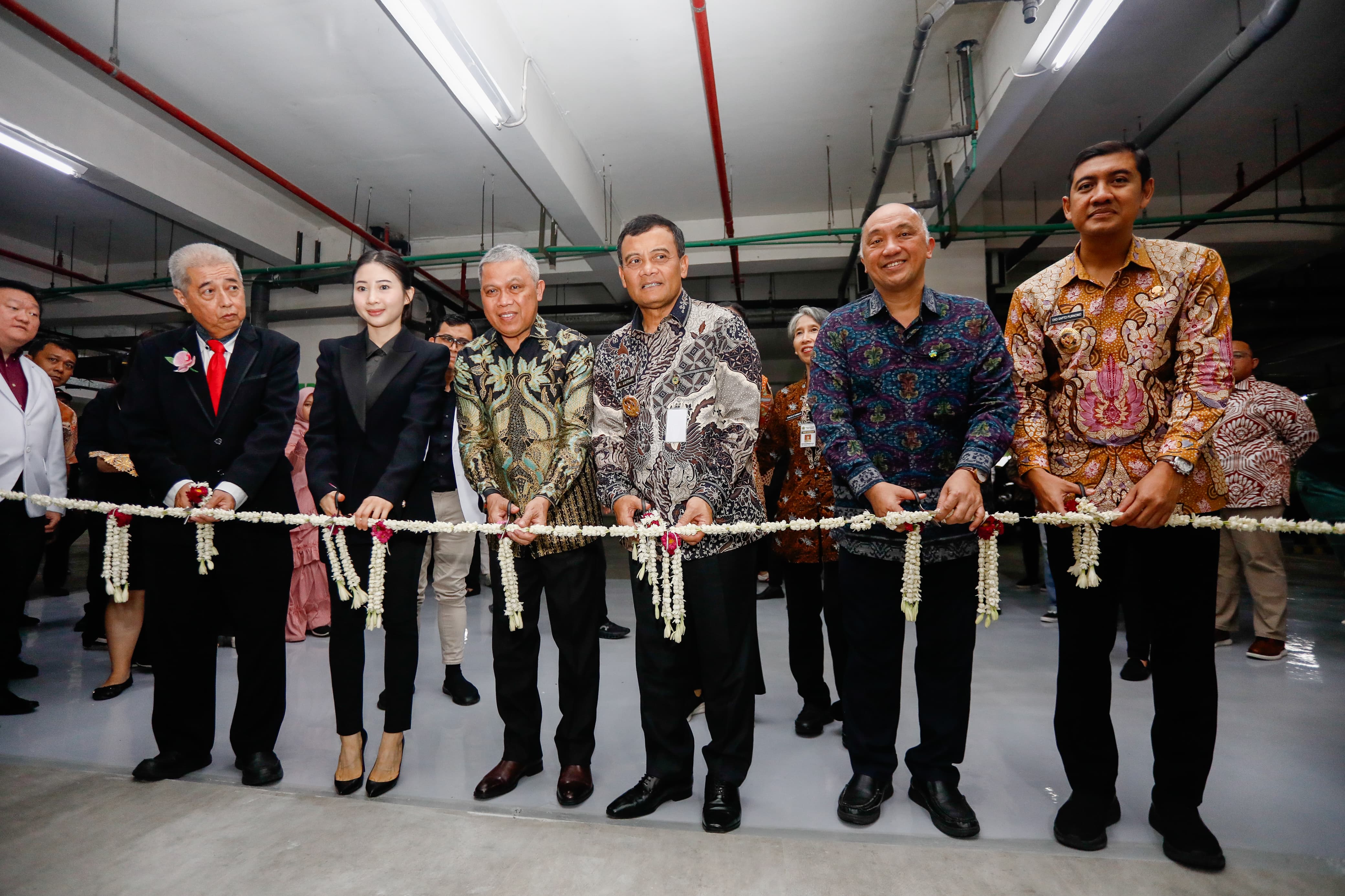 Gubernur Jawa Tengah Ahmad Luthfi meresmikan layanan Positron Emission Tomography (PET) Scan Rumah Sakit Indriati Solo Baru, Kabupaten Sukoharjo, Kamis, 15 Mei 2025.