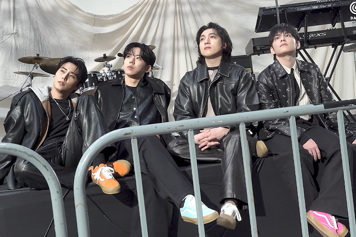 Grup band K-Pop asal Korea Selatan, DAY6.