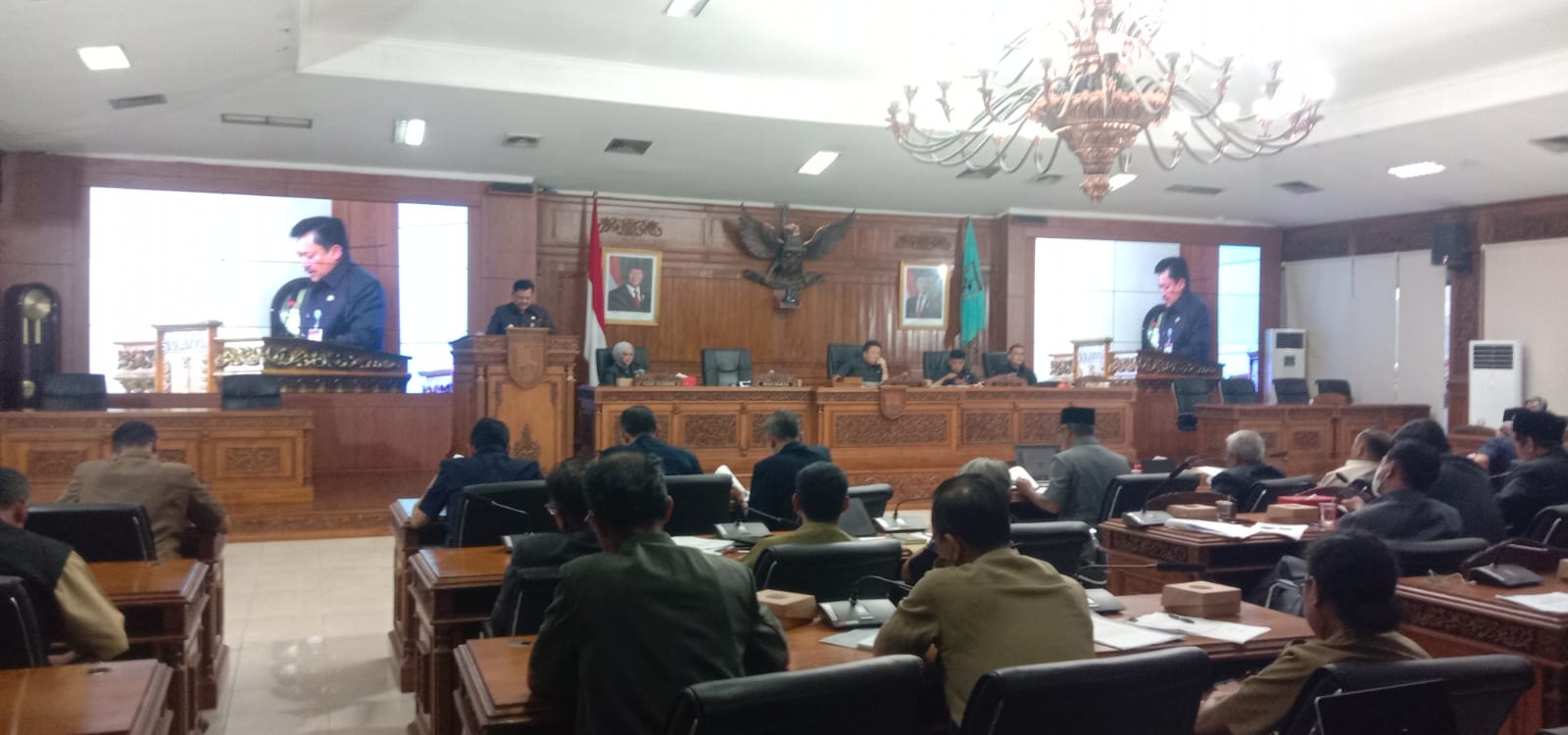 DPRD Salatiga menggelar paripurna mendengar jawaban walikota atas pertanyaan hak interpelasi.