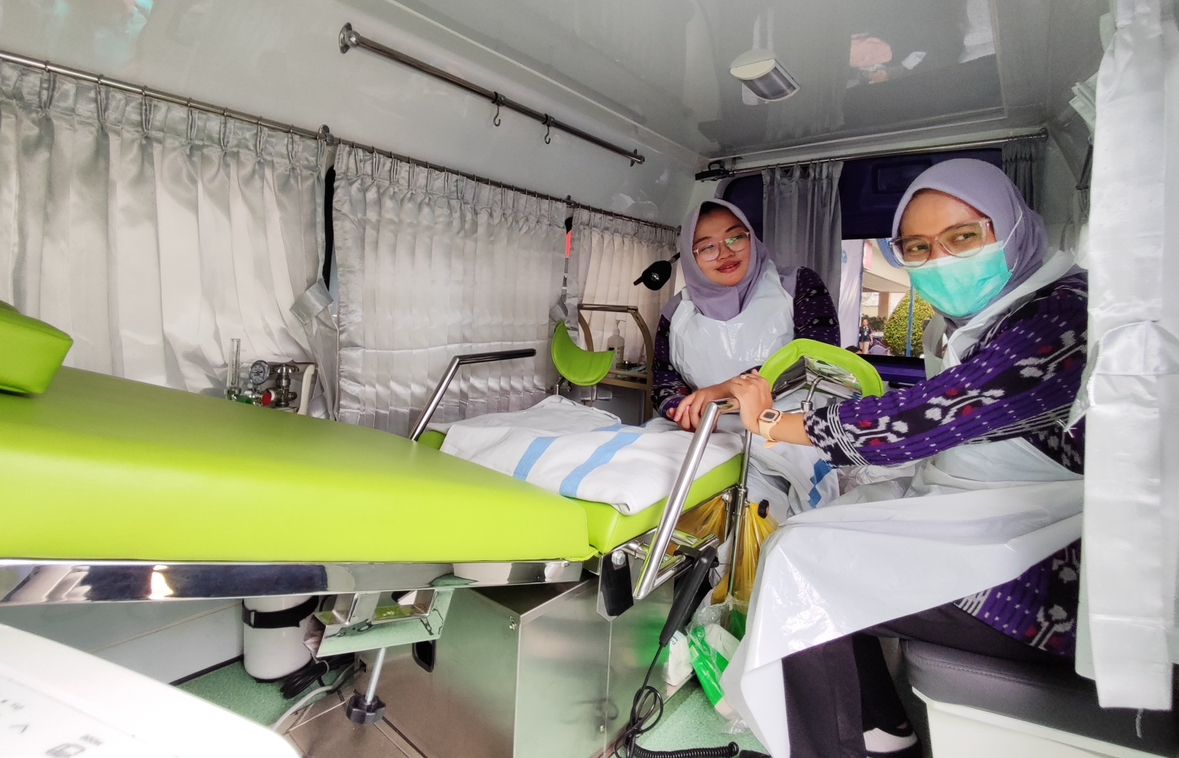 Mobil layanan khusus IVA RS Pantiwilasa Citarum Kota Semarang