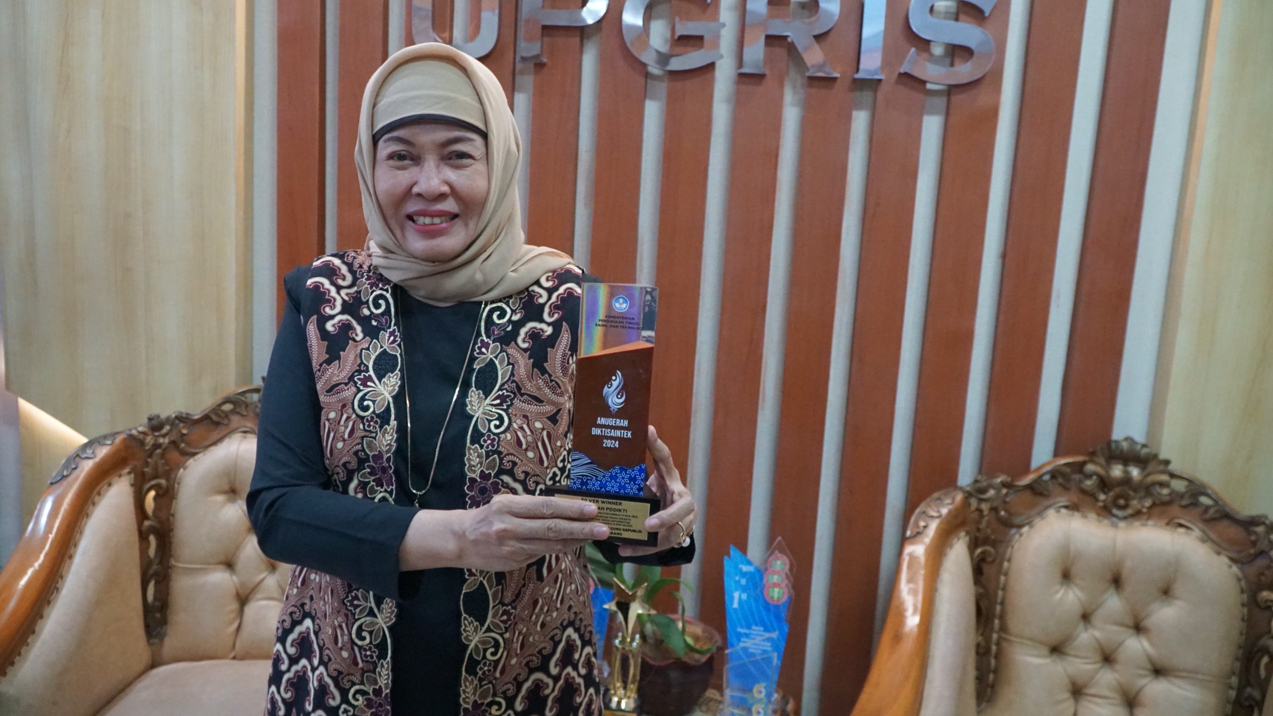 Rektor UPGRIS, Sri Suciati
