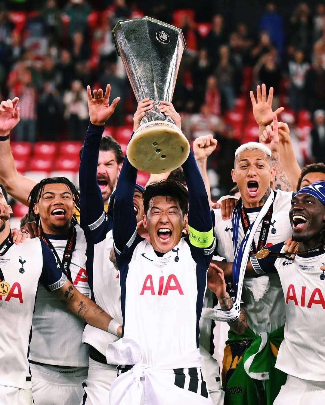 Momen Pemain Tottenham Hotspur Merayakan Kemenangan di final Liga Europa