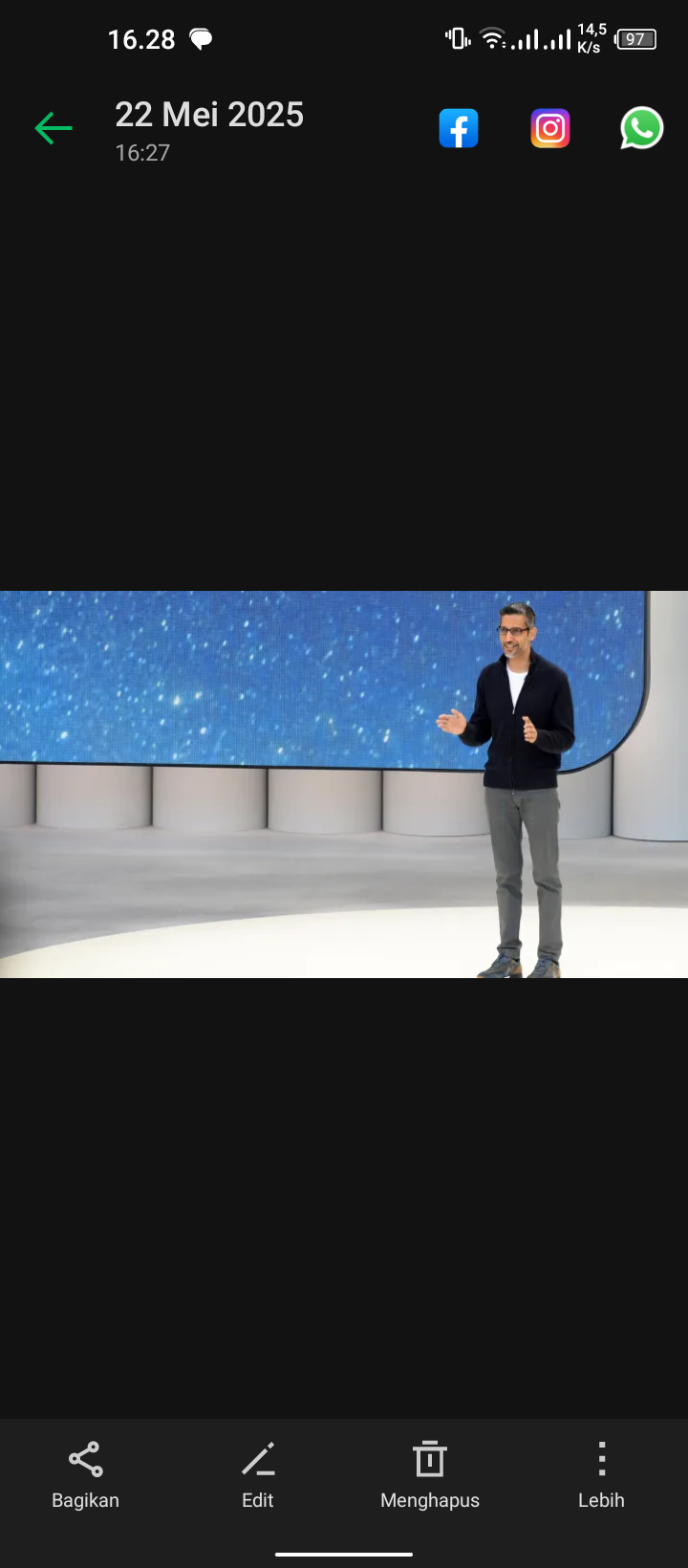 Sundar Pichai, CEO Google, berbicara di konferensi pengembang Google I/O.