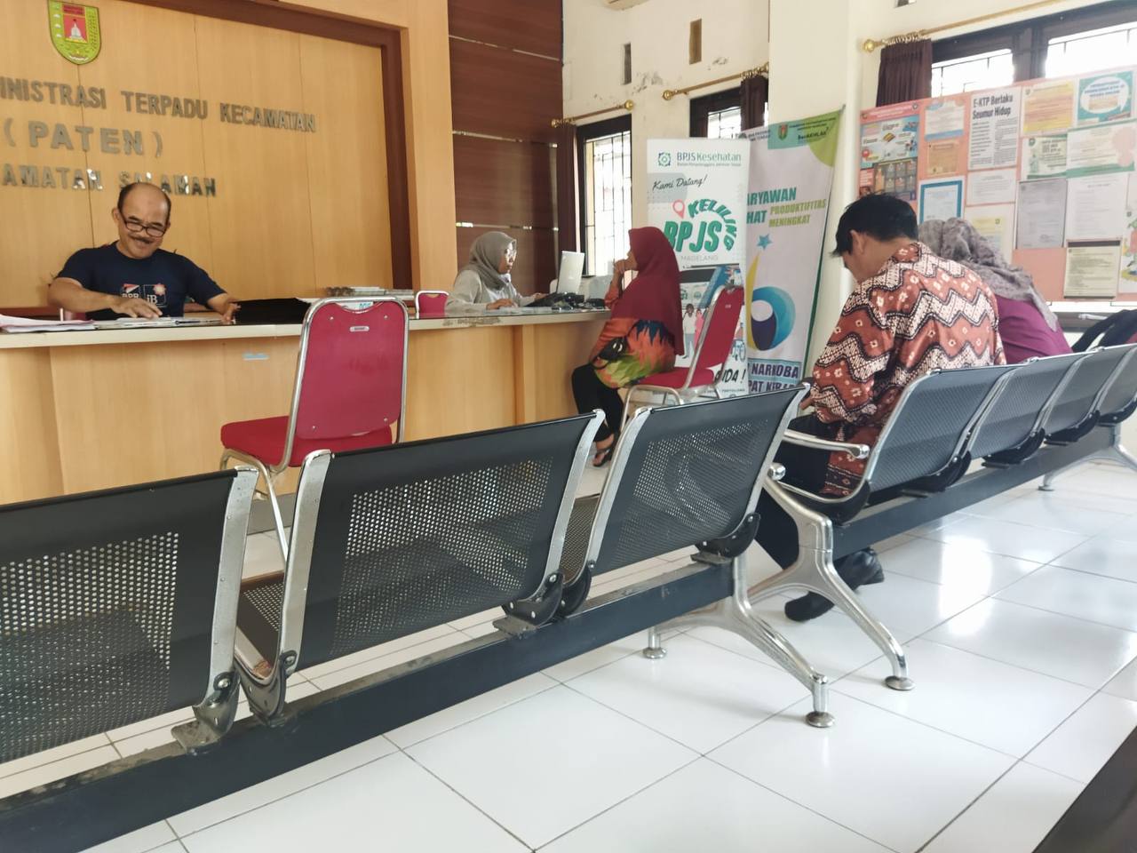 BPJS Kesehatan Cabang Magelang menghadirkan layanan BPJS Keliling di kantor kecamatan.