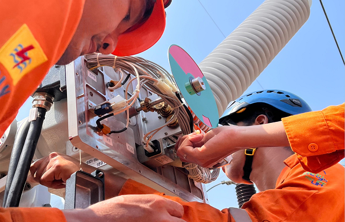 TINGKATKAN PASOKAN LISTRIK : PLN UPT Semarang berhasil memberikan tegangan pertama (energize) pada Trafo Mobile di Gardu Induk Kaliwungu yang berlokasi di Kabupaten Kendal dengan kapasitas 30 MVA.