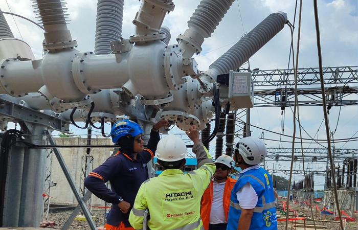 TINGKATKAN PASOKAN LISTRIK : PLN UPT Semarang berhasil memberikan tegangan pertama (energize) pada Trafo Mobile di Gardu Induk Kaliwungu yang berlokasi di Kabupaten Kendal dengan kapasitas 30 MVA.