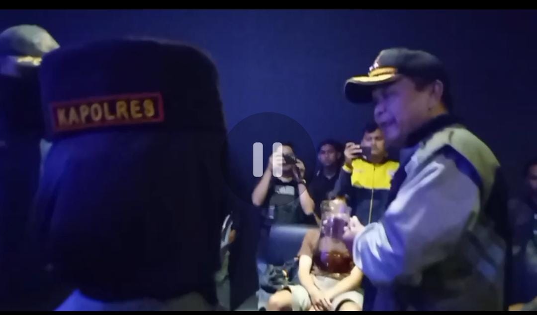 Tim Gabungan Sidak VIP Social Bar Salatiga. (Dhinar Sasongko/Jawa Pos Radar Semarang)