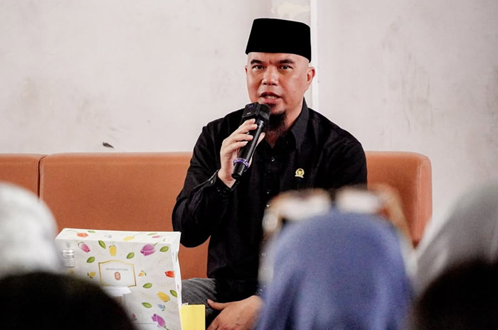 Ahmad Dhani, ayah dari Al Ghazali.