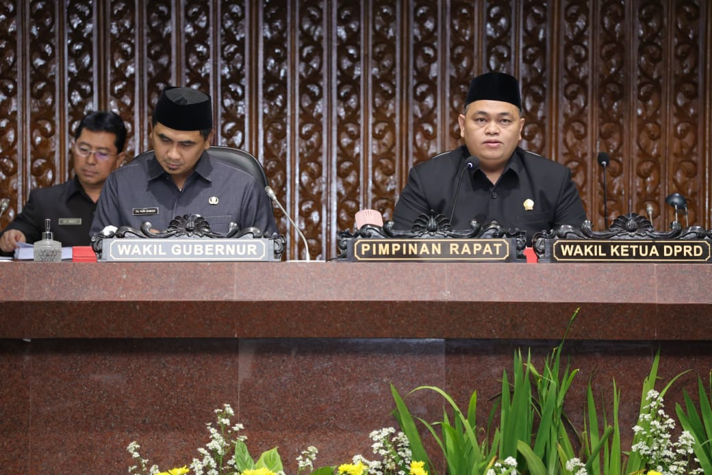 Wakil Ketua DPRD Jawa Tengah Sarif Abdillah bersama Wakil Gubernur Jawa Tengah, Taj Yasin Maimoen.