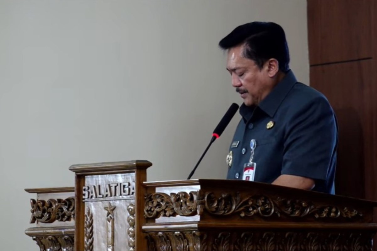 Wali kota dr Robby Hernawan SpOG membacakan jawaban tertulis sebanyak sembilan lembar. (Dhinar Sasongko/Jawa Pos Radar Semarang)