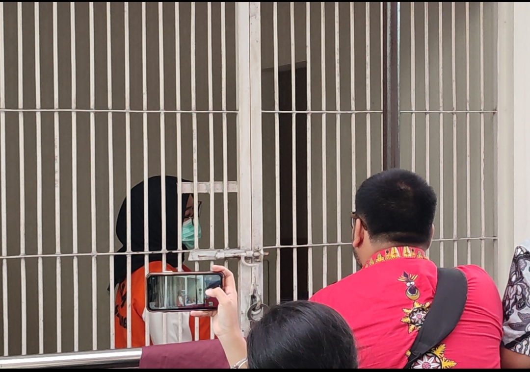 Terdakwa dr Zara saat berada di ruang tahanan Pengadilan Negeri Semarang, Senin (26/5/2025).
