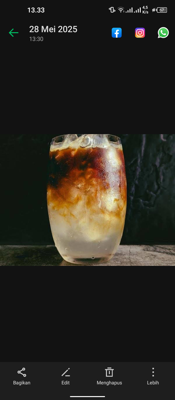 Cloud Coffee minuman perpaduan antara kopi dan air kelapa yang sedang menjadi trend dan viral