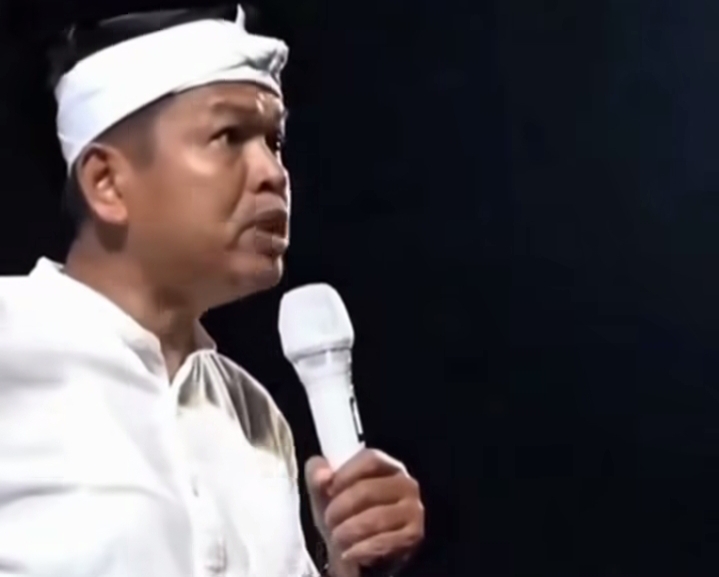 Gubernur Jawa Barat, Dedi Mulyadi mengamuk saat seseorang meneriaki Persikas pada forum santunan