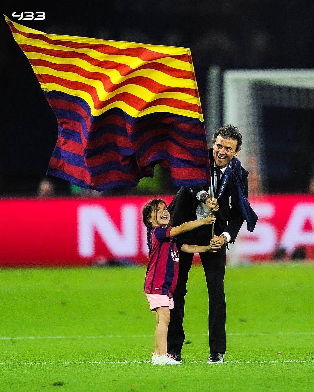 Luis Enrique bersama Xana saat Barcelona Juara Liga Cchampions 2025