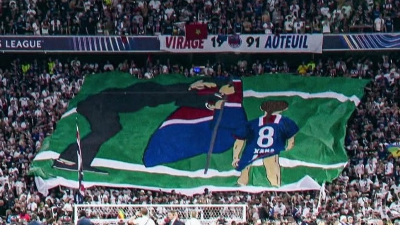 Koreografi fans klub sepakbola PSG di pertandingan final Liga Champions PSG vs Inter Milan