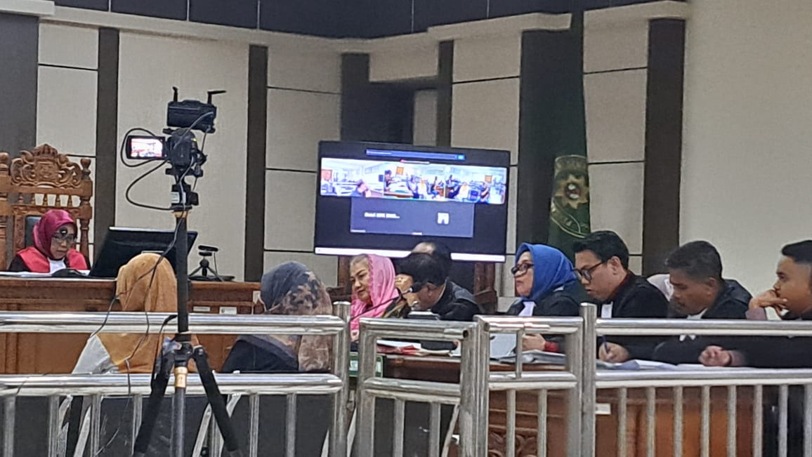 Saksi Lina Anggraheni, dan Ade Irma Nugriyani selaku kasir pembukuan keuangan Gapensi Semarang dari PT Chimarder777 menjadi saksi kasus suap Mbak Ita, Senin (2/6/2025).
