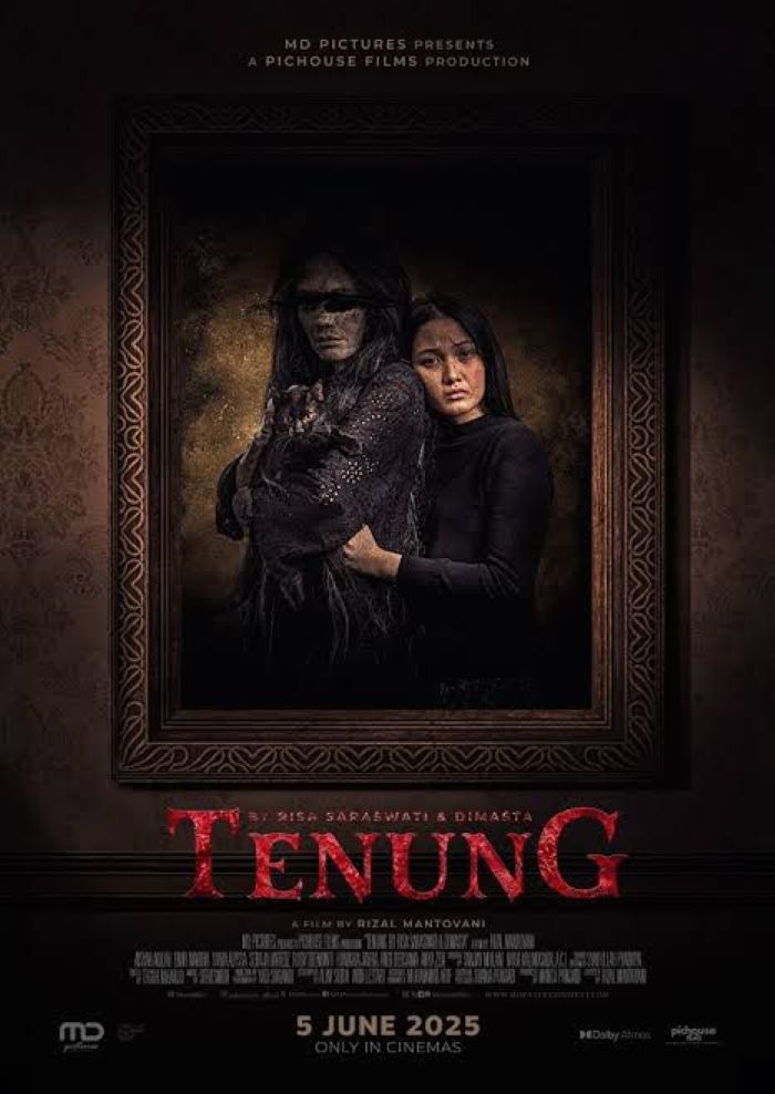 Poster resmi film &ldquo;Tenung&rdquo; yang tayang perdana 5 Juni 2025 di bioskop tanah air. Siap menyambut malam dengan teriakan?