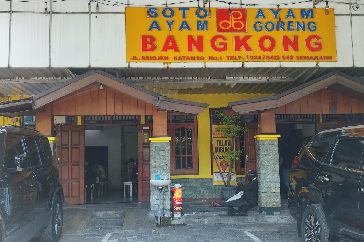 Soto Bangkong menjadi salah satu kuliner wajib yang harus dicicipi saat berkunjung di Kota Semarang. IDA FADILAH/JAWA POS RADAR SEMARANG