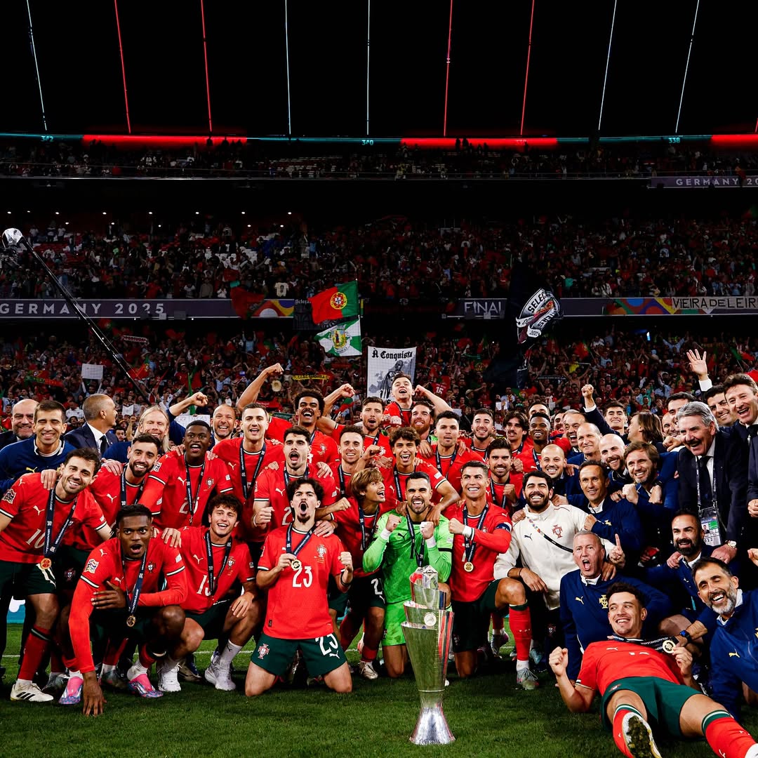 Potret Pemain dan Staf Pelatih Timnas Portugal setelah berhasil menjuari UEFA Nations League
