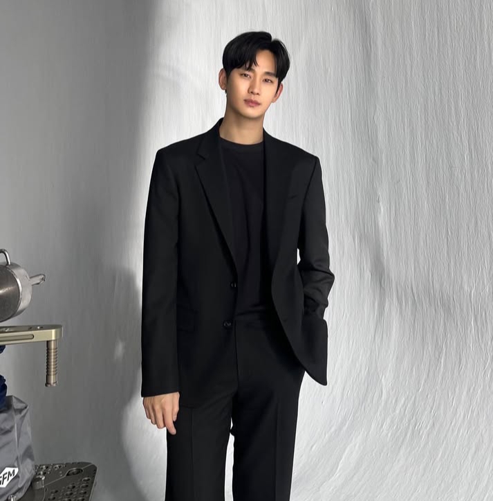 Agensi aktor Kim Soo Hyun melaporkan akun YouTuber Gaseyeon terkait gugatan pencemaran nama baiknya