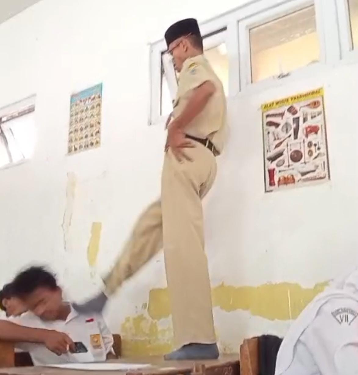 Guru tendang murid diruang kelas SMPN Karangawen, Demak