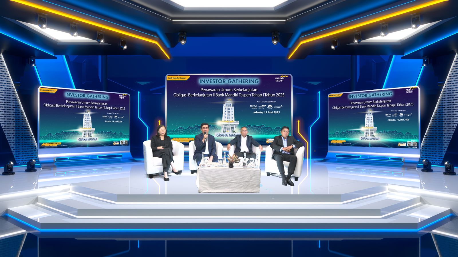 Dari kiri ke kanan, Direktur Capital Markets Mandiri Sekuritas Silva Halim selalu moderator, Direktur Bisnis Bank Mandiri Taspen Maswar Purnama, Direktur Finance, Risk, and Operations Bank Mandiri Tas