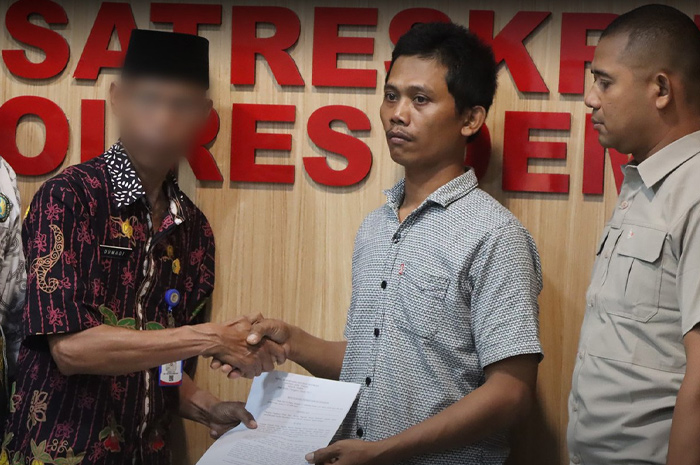 Kasus guru tendang murid di SMPN 1 Karangawen Demak berakhir damai melalui mediasi Polres Demak.