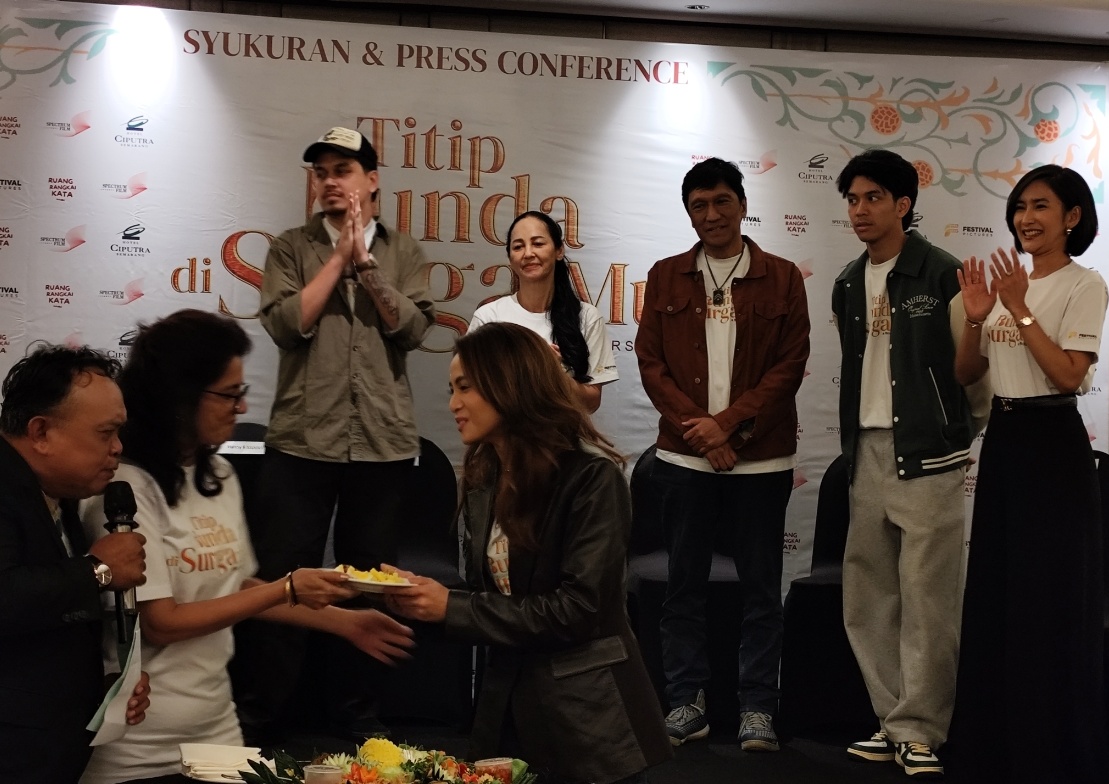Bayu Ramli bersama para artis merayakan pembukaan rilis penggarapan film