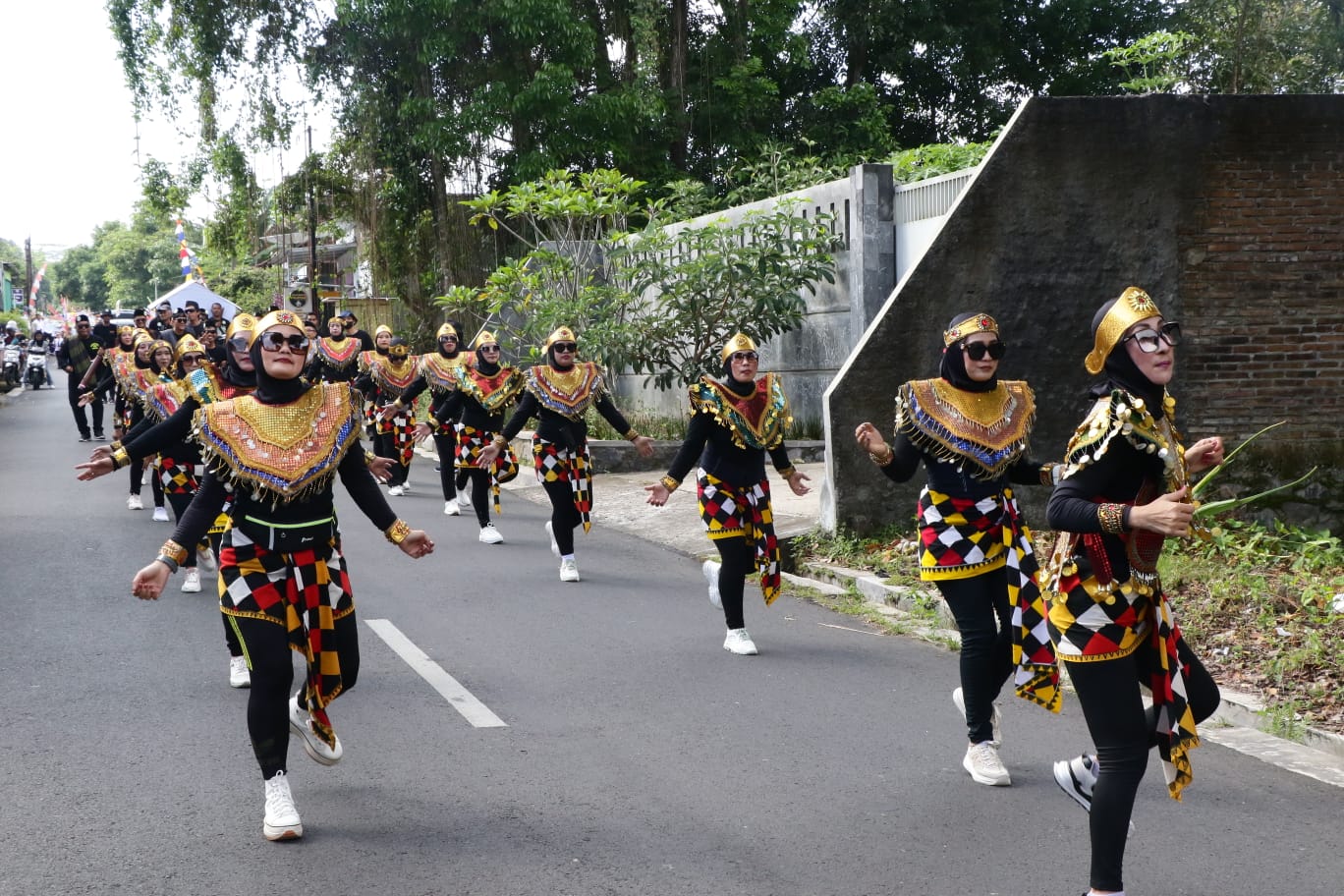 Kelurahan Pulutan, Kecamatan Sidorejo, Kota Salatiga selenggarakan merti desa ke tiga, Sabtu (14/06). Tahun ini tema yang diangkat yakni Nguri-uri Kebudayan Jawa Njaga warisan leluhur kang adiluhung.