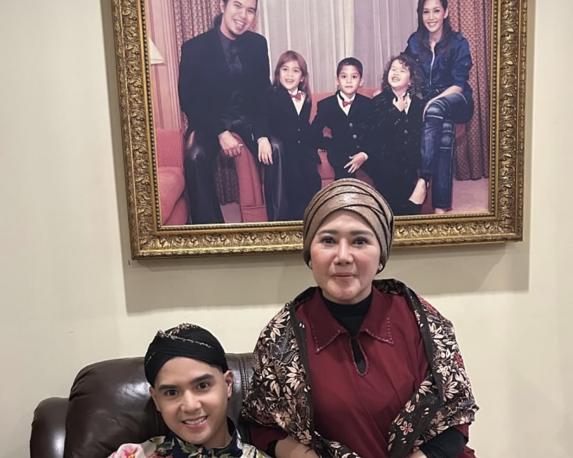 Foto Lawas Keluarga Dhani dan Maia