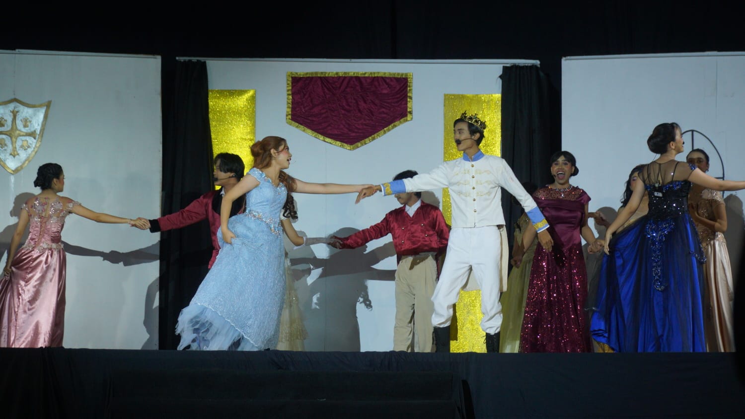 Gelaran Annual Drama Performance, Fakultas Bahasa dan Seni (FBS) UKSW menghadirkan &ldquo;Cinderella&rdquo; dengan sentuhan baru yang magis dan menggugah.