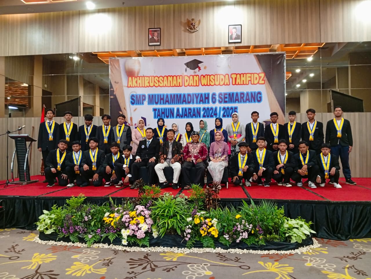 Momen kelulusan siswa SMP Muhammadiyah 6 Semarang mengukir banyak prestasi membanggakan.