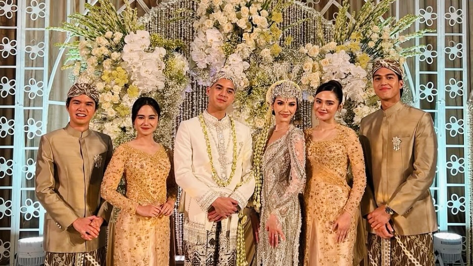 Tissa dan Syifa Tidak Mengenakan Seragam Keluarga