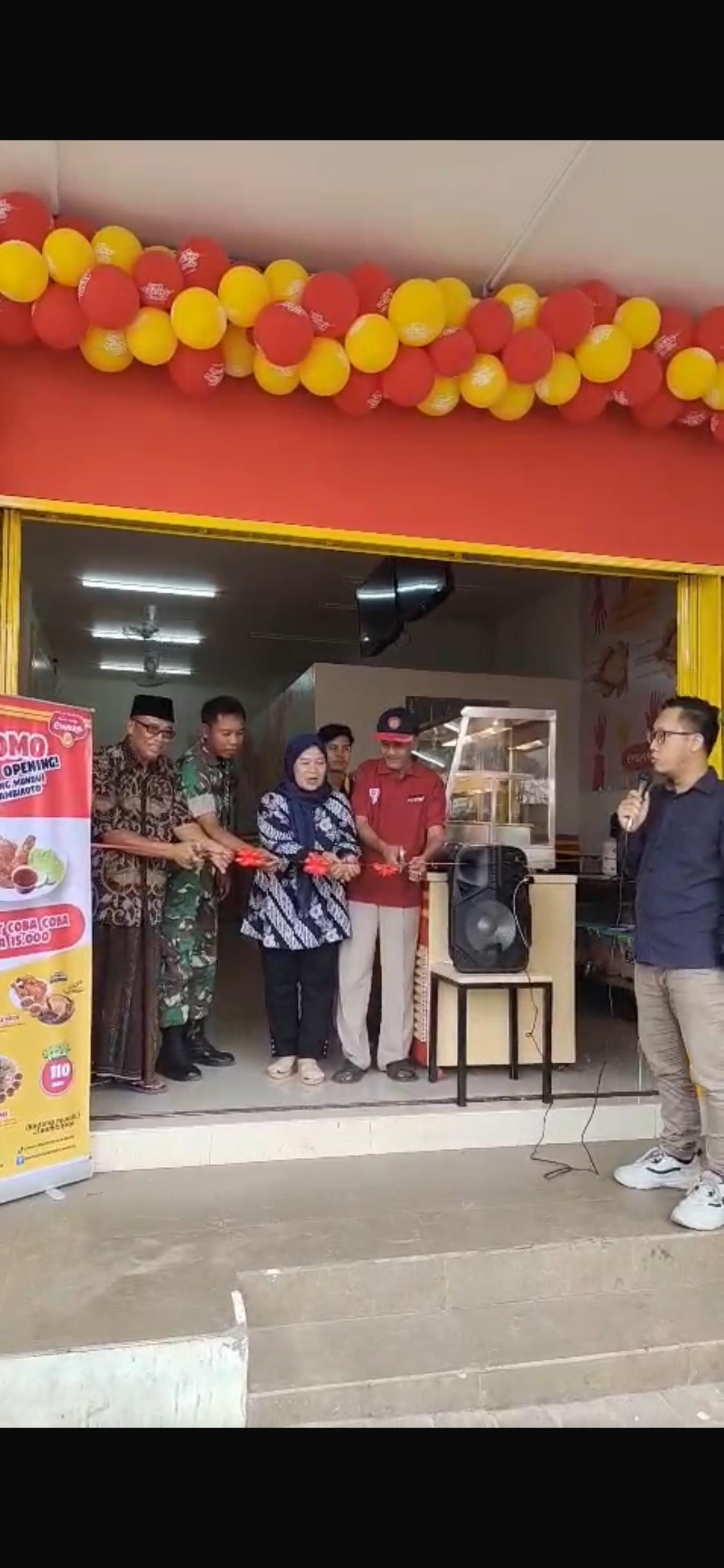 Ayam Guling Enakko melakukan pembukaan Grand Opening outlet yang ke 50 yang beralamat Jl. Kompol R Soekanto, Sambiroto, Kedungmundu, Kec. Tembalang, Kota Semarang Jawa Tengah.