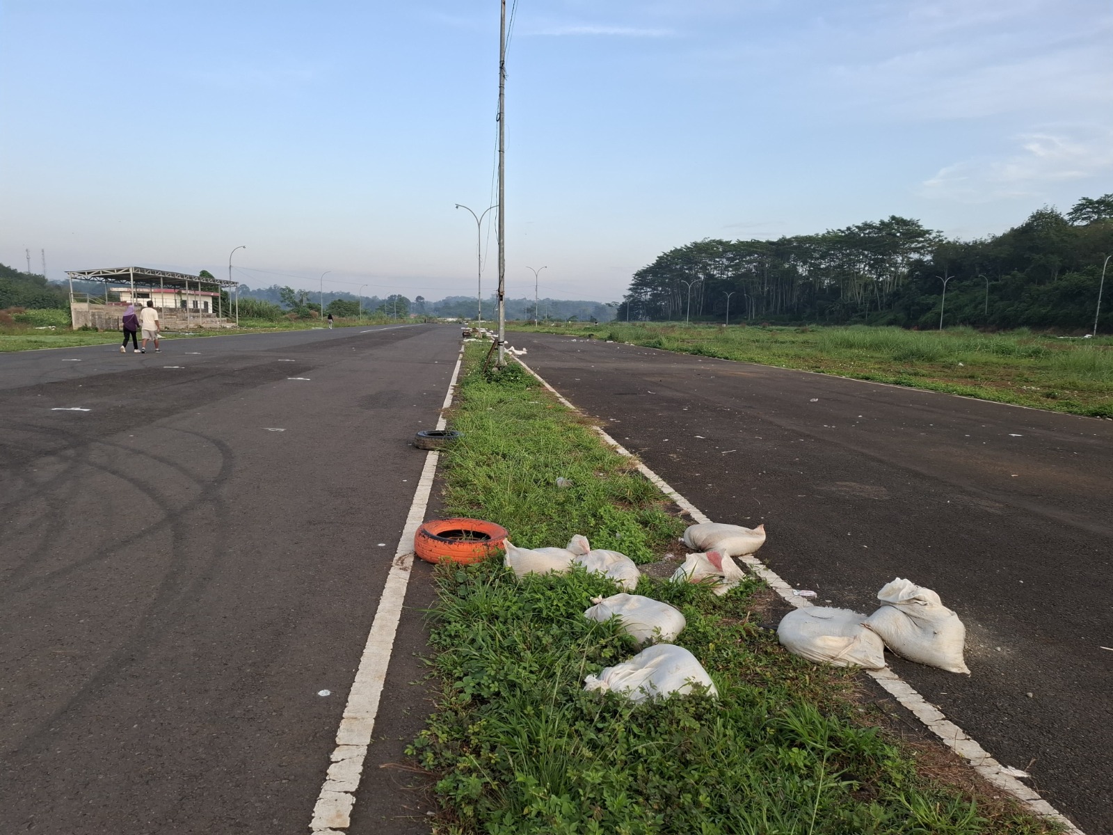 TAK TERAWAT: Kondisi sirkuit Mijen terlihat kumuh dan tidak terawat. Banyak warga yang mengeluh.
