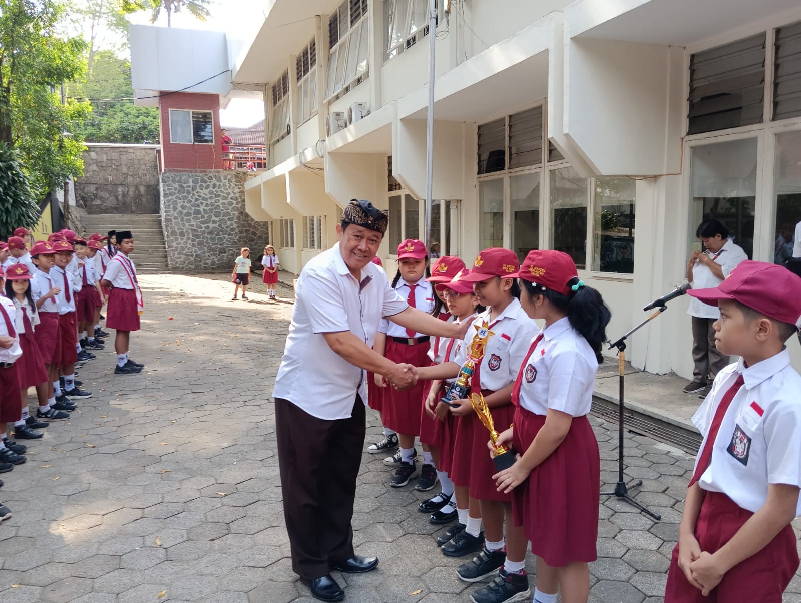 SD Kristen Satya Wacana meraih predikat Kinerja Terbaik bersama 17 sekolah dasar lainnya, sementara SMP Kristen Satya Wacana menjadi satu-satunya SMP dari 11 sekolah.