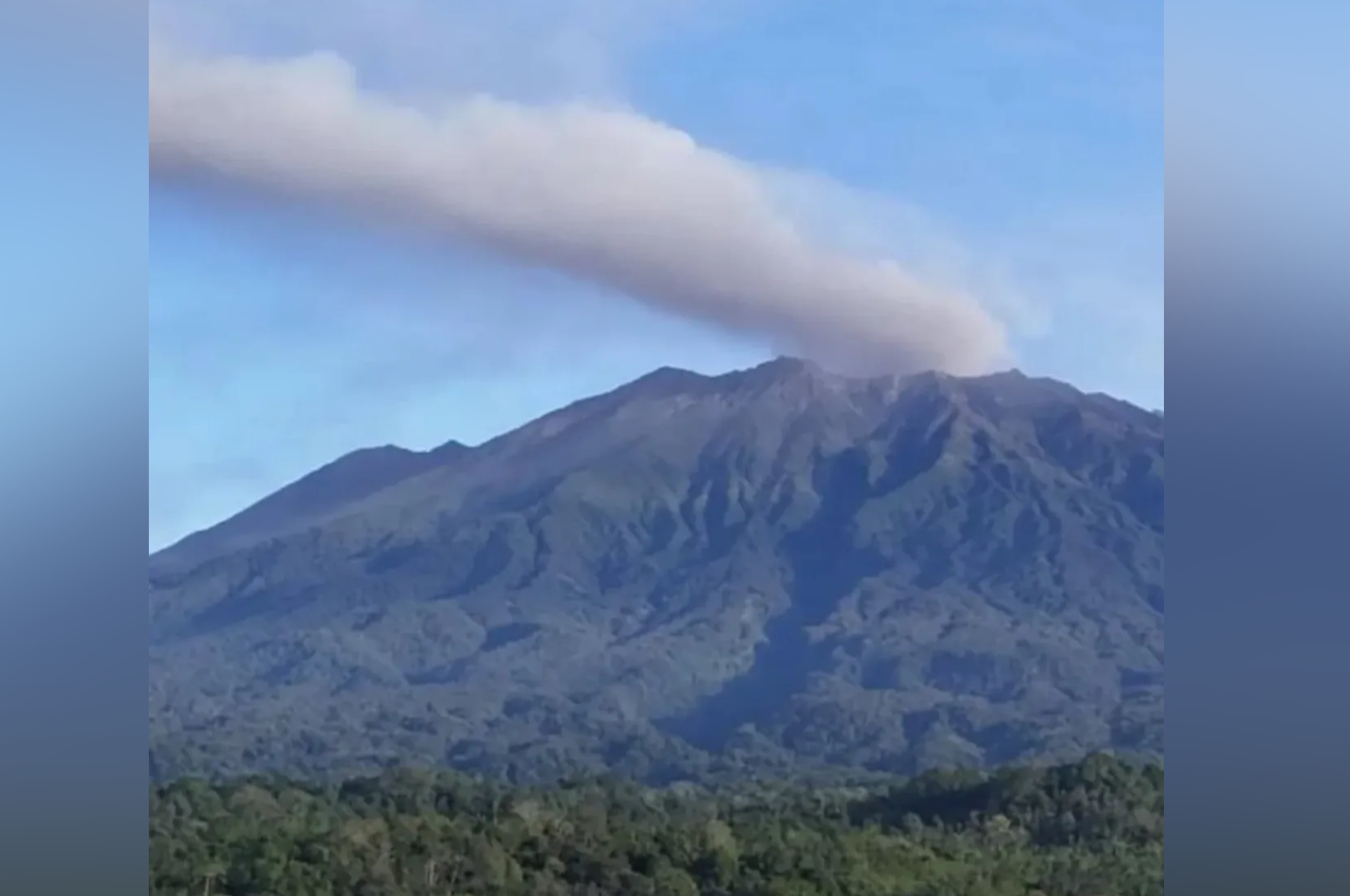 Level Waspada! Gunung Raung Mengalami Beberapa Kali Erupsi, Pendakian Ditutup Hingga Waktu yang Belum Ditentukan