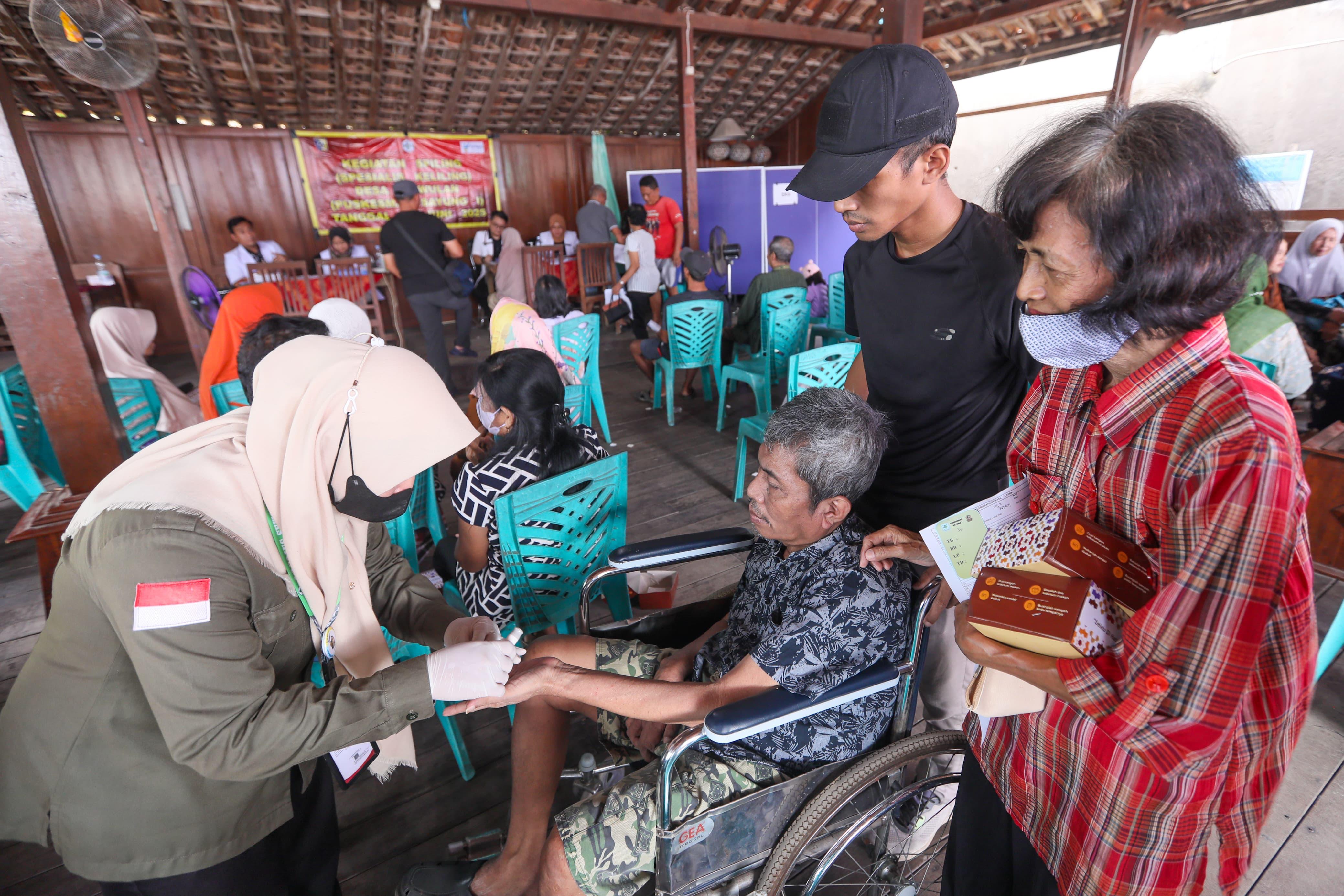 Masyarakat memanfaatkan Program Speling dan CKG yang telah dicanangkan Gubernur Jawa Tengah Ahamd Luthfi