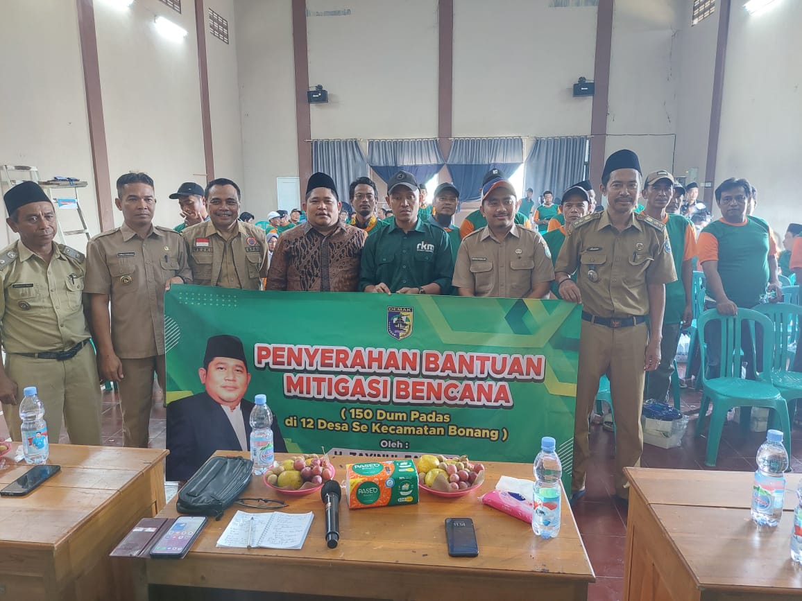 Ketua DPRD Demak H Zayinul Fata saat mengisi pelatihan mitigasi bencana di GOR Margolinduk Bonang.(Wahibpribadi)