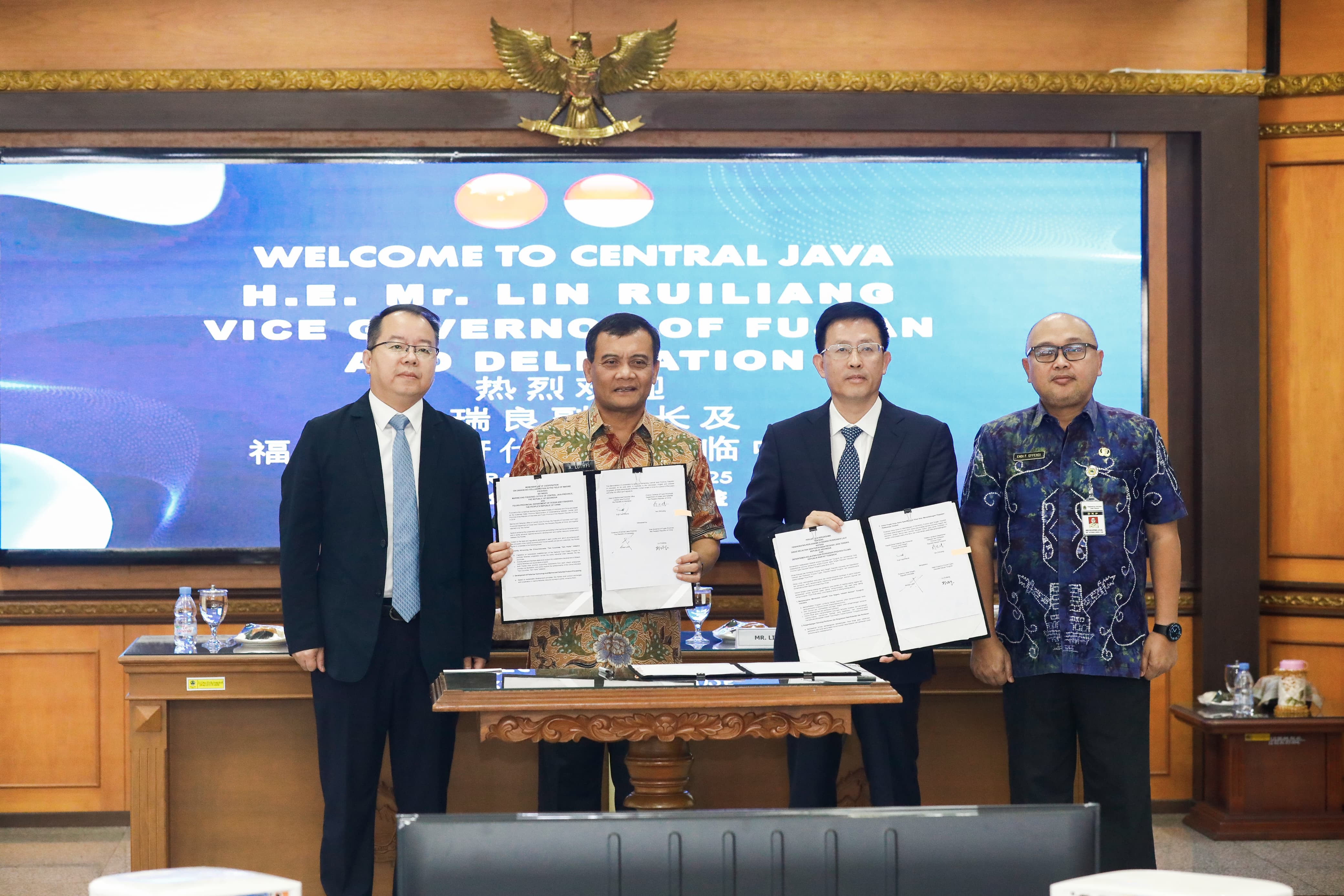 Penandatanganan kerja sama antara Gubernur Jawa Tengah Ahmad Luthfi dan Wakil Gubernur Fujian, China, Lin Ruiliang, di Kantor Gubernur Jawa Tengah, Selasa, 24 Juni 2024.