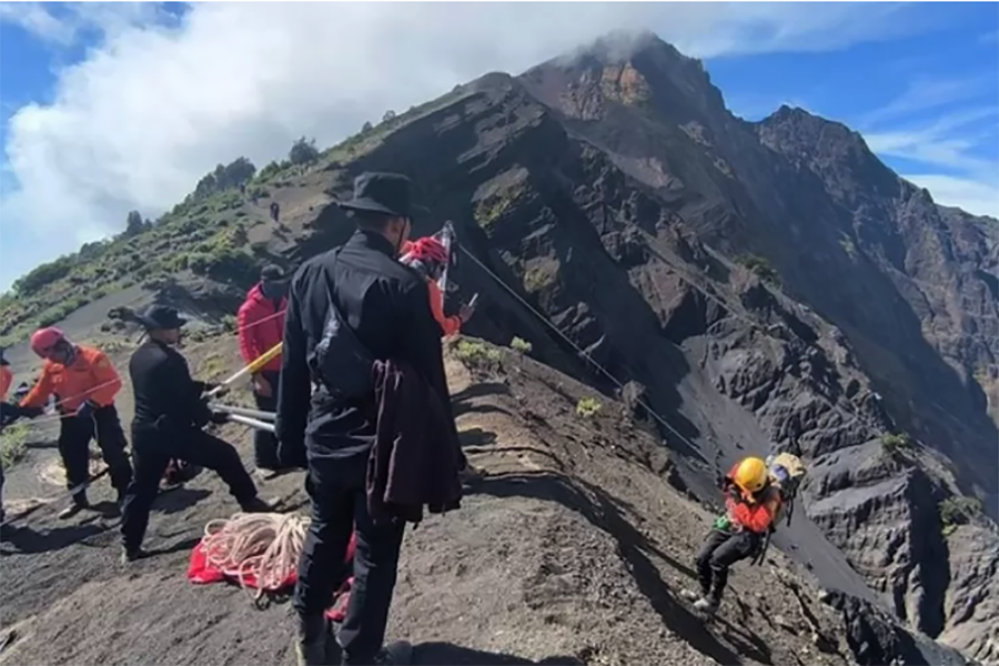 Kronologi Juliana Jatuh di Gunung Rinjani Warganet Desak Presiden Prabowo Untuk Selamatkan