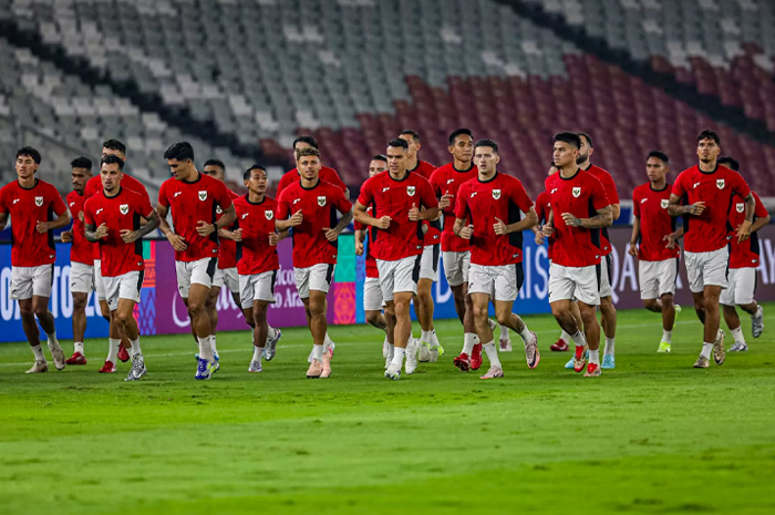 Sejumlah pemain Timnas Indonesia saat latihan di Stadion Utama Gelora Bung karno, Jakarta.