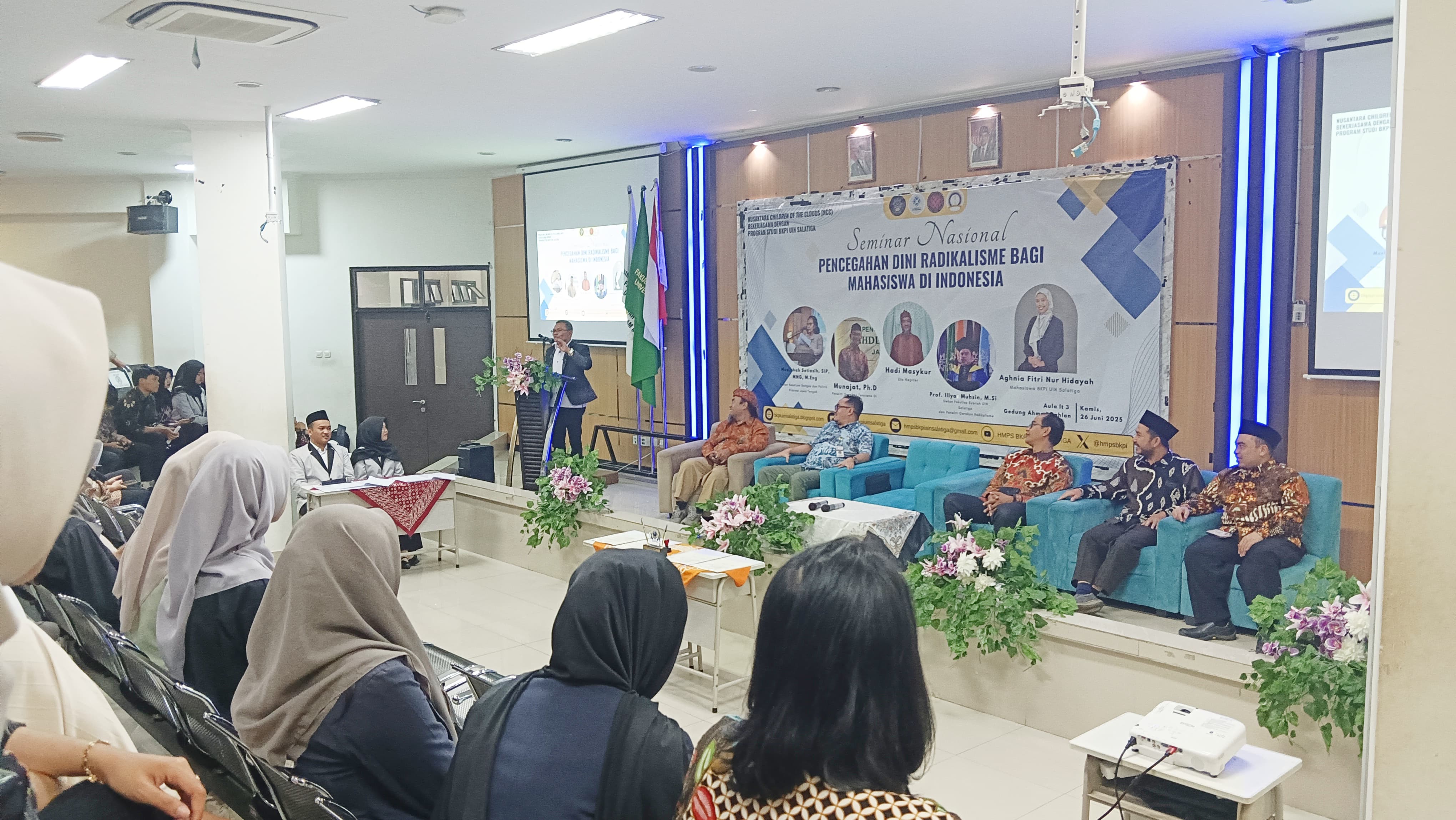 Dekan Fakultas Tarbiyah dan Ilmu Keguruan (FTIK) UIN Salatiga, Prof. Dr. Rasimin, M.Ag., dalam Seminar Nasional Pencegahan Dini Radikalisme bagi Mahasiswa di Perguruan Tinggi yg digelar, Kamis (26/6).