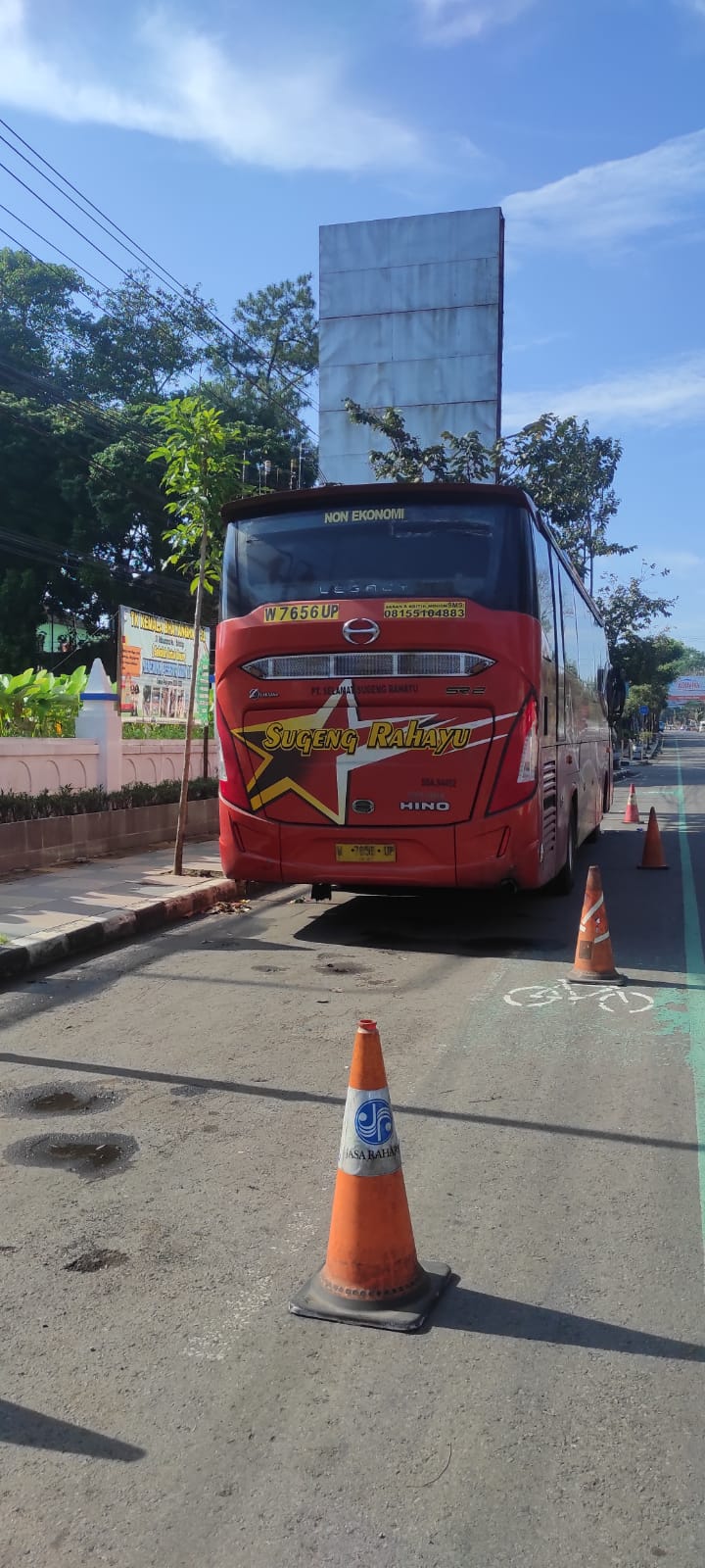 Terjadi Kecelakaan lalu lintas di Jalan Fatmawati, tepatnya di Simpang Tiga Blotongan, pada Minggu (29/6/2025) dini hari.