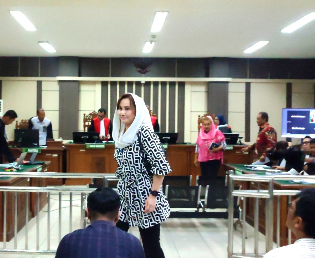 Kepala Bapenda Kota Semarang, Indriyasari saat menjadi saksi di sidang kasus korupsi eks Wali Kota Semarang Hevearita G R dan suaminya, Alwin Basri di Pengadilan Tipikor Semarang, Senin (30/6/2025).