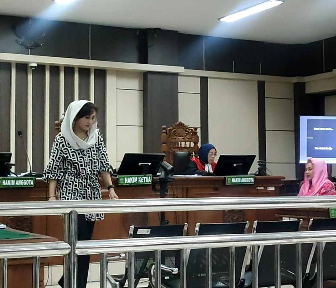 Kepala Bapenda Kota Semarang, Indriyasari saat menjadi saksi di sidang kasus korupsi eks Wali Kota Semarang Hevearita G R dan suaminya, Alwin Basri di Pengadilan Tipikor Semarang, Senin (30/6/2025).
