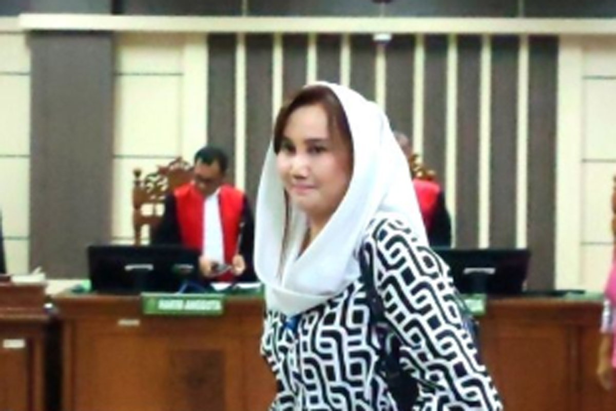 Kepala Bapenda Kota Semarang, Indriyasari saat menjadi saksi di sidang kasus korupsi eks Wali Kota Semarang Hevearita G R dan suaminya, Alwin Basri di Pengadilan Tipikor Semarang, Senin (30/6/2025).