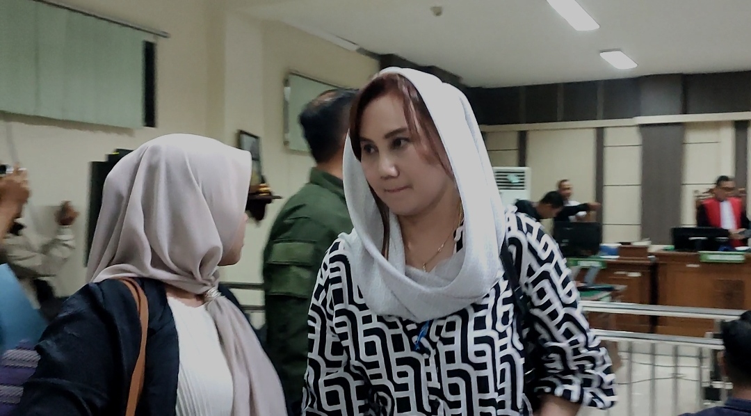 Kepala Bapenda Kota Semarang, Indriyasari usai menjadi saksi di sidang kasus korupsi eks Wali Kota Semarang Hevearita G R dan suaminya, Alwin Basri di Pengadilan Tipikor Semarang, Senin (30/6/2025).